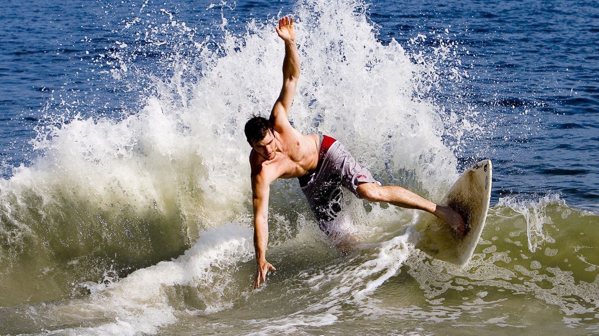 “天空之城：高空赛段的速度激情”，天空之城838米